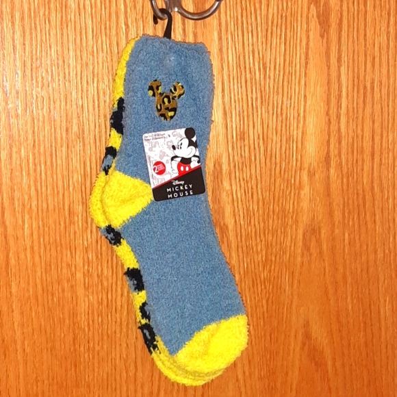 2 PK of Mickey & Minnie Mouse Fuzzy Socks NWT - Picture 3 of 16